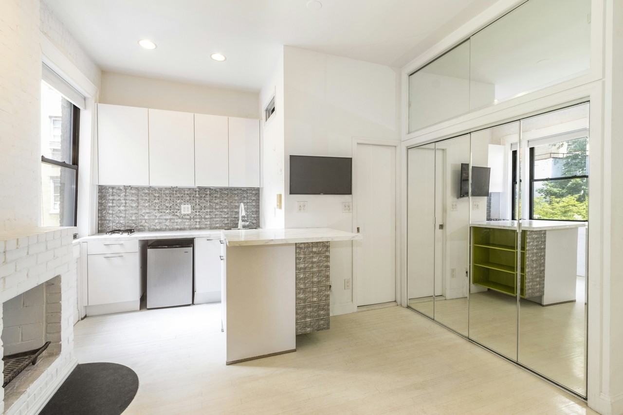327 W 85th St #2C - Photo 2 of 11