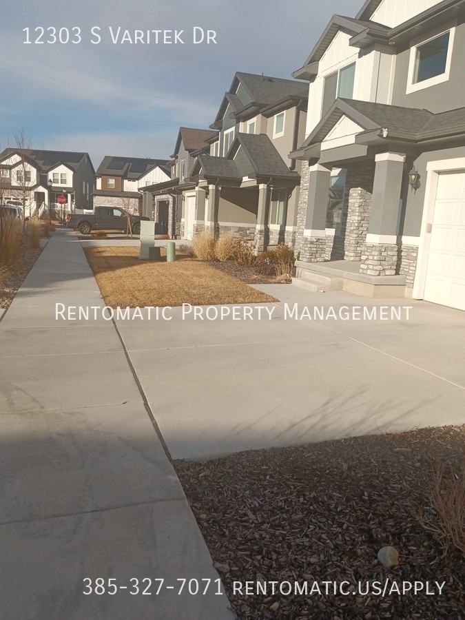 12303 S Varitek Dr - Photo 4 of 43