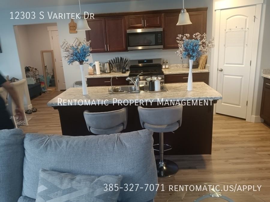 12303 S Varitek Dr - Photo 5 of 43