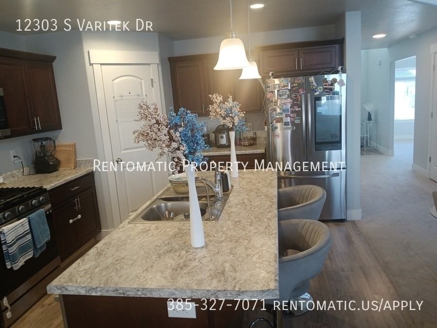 12303 S Varitek Dr - Photo 6 of 43