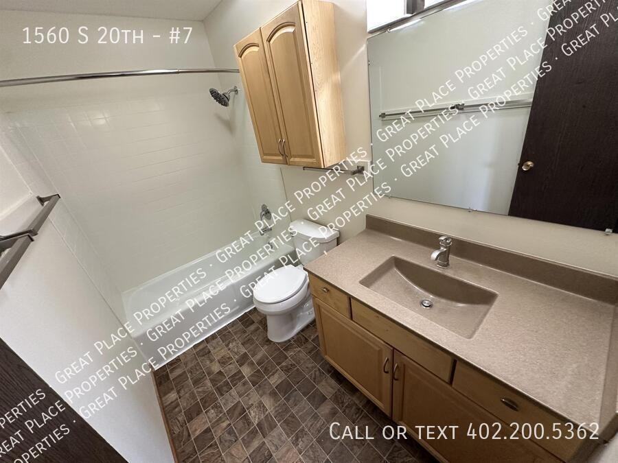 1560 S 20th St #7 - Photo 6 of 10
