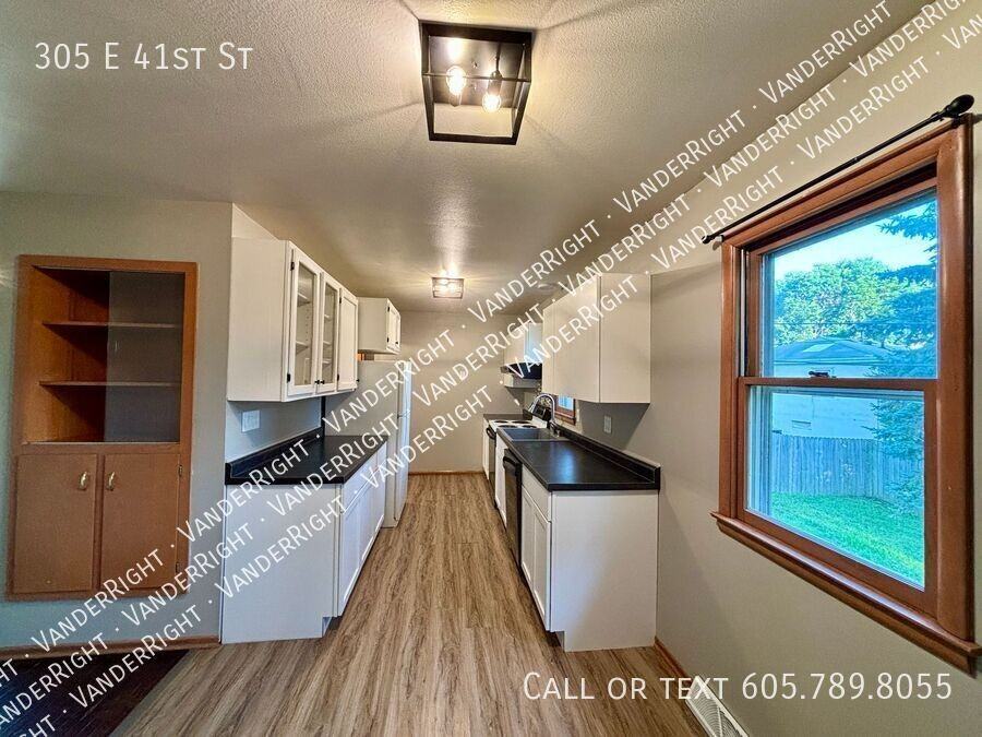 305 E 41st St - Photo 4 of 26
