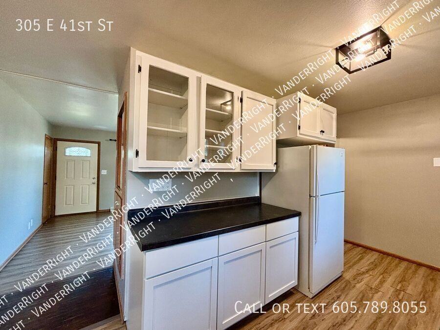 305 E 41st St - Photo 5 of 26