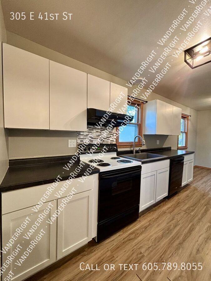 305 E 41st St - Photo 6 of 26
