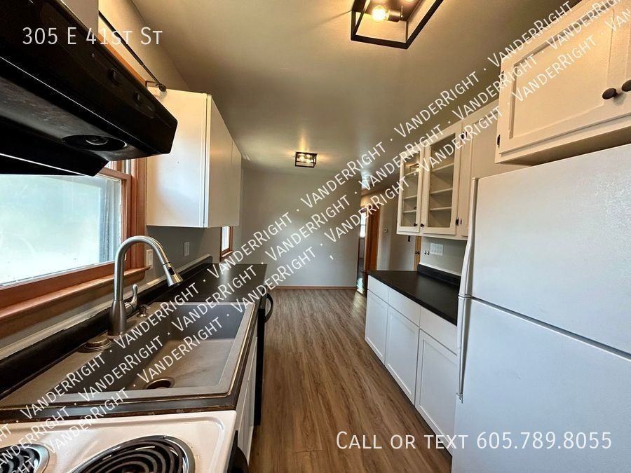 305 E 41st St - Photo 7 of 26