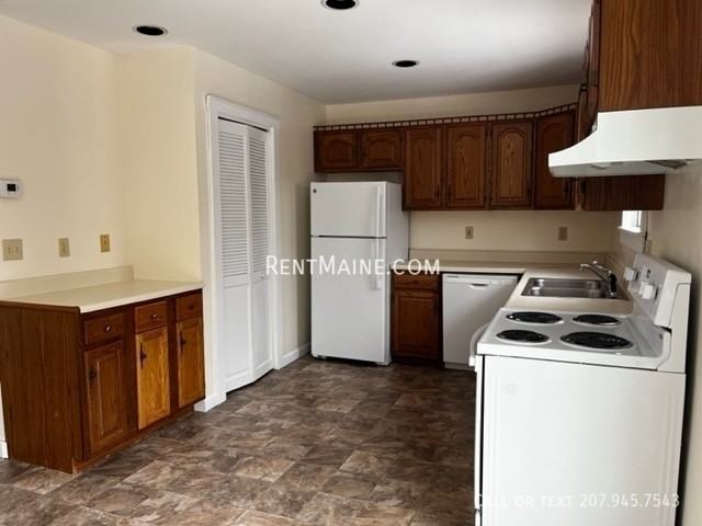 33 Burleigh Rd #3 - Photo 4 of 11