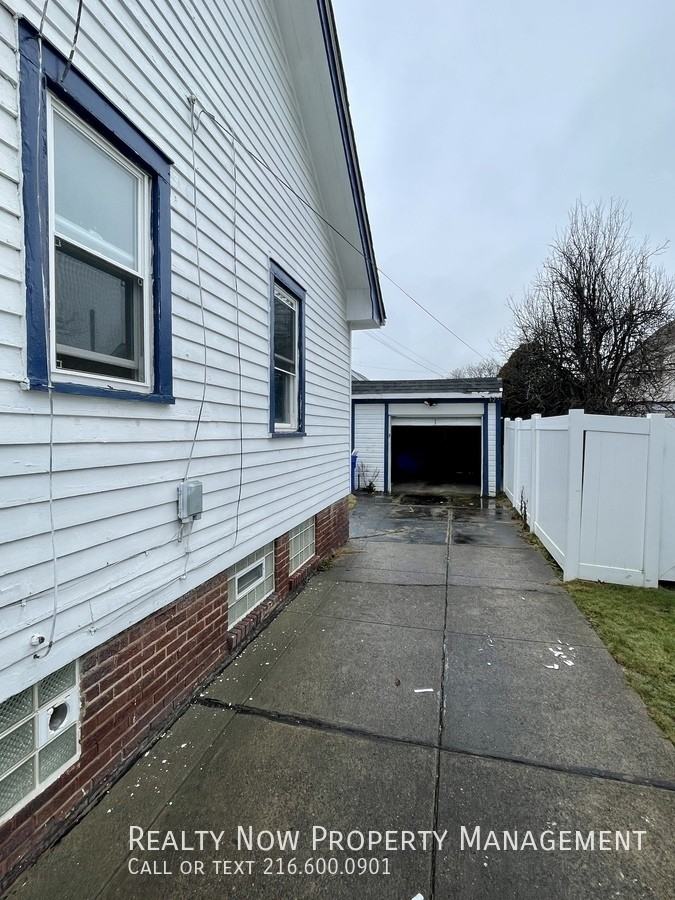 19411 Muskoka Ave - Photo 2 of 17