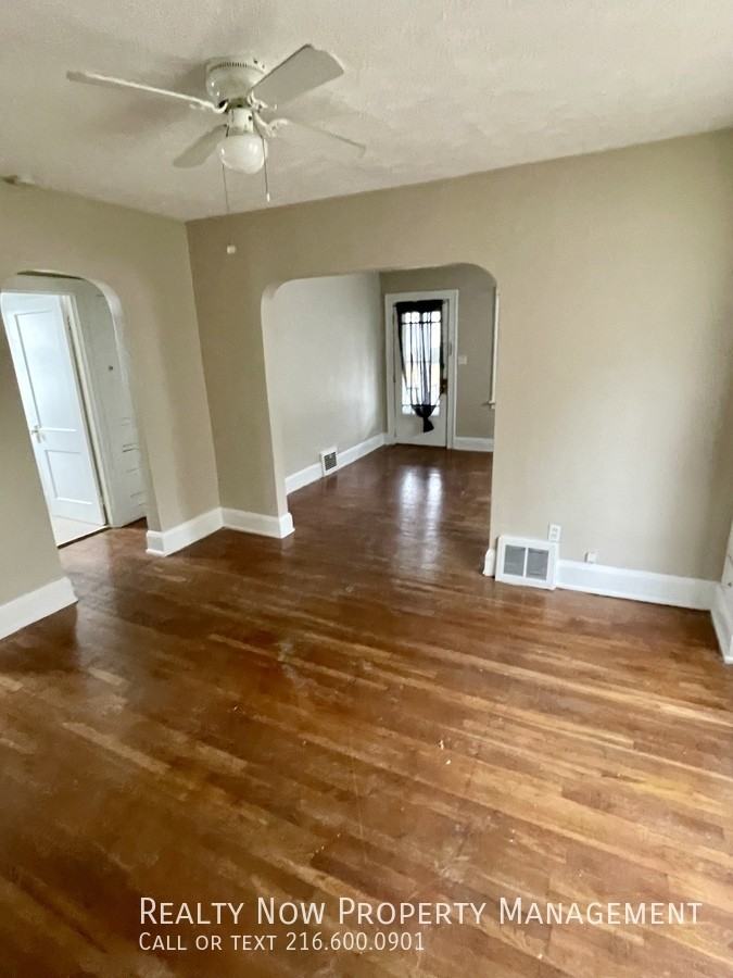 19411 Muskoka Ave - Photo 4 of 17