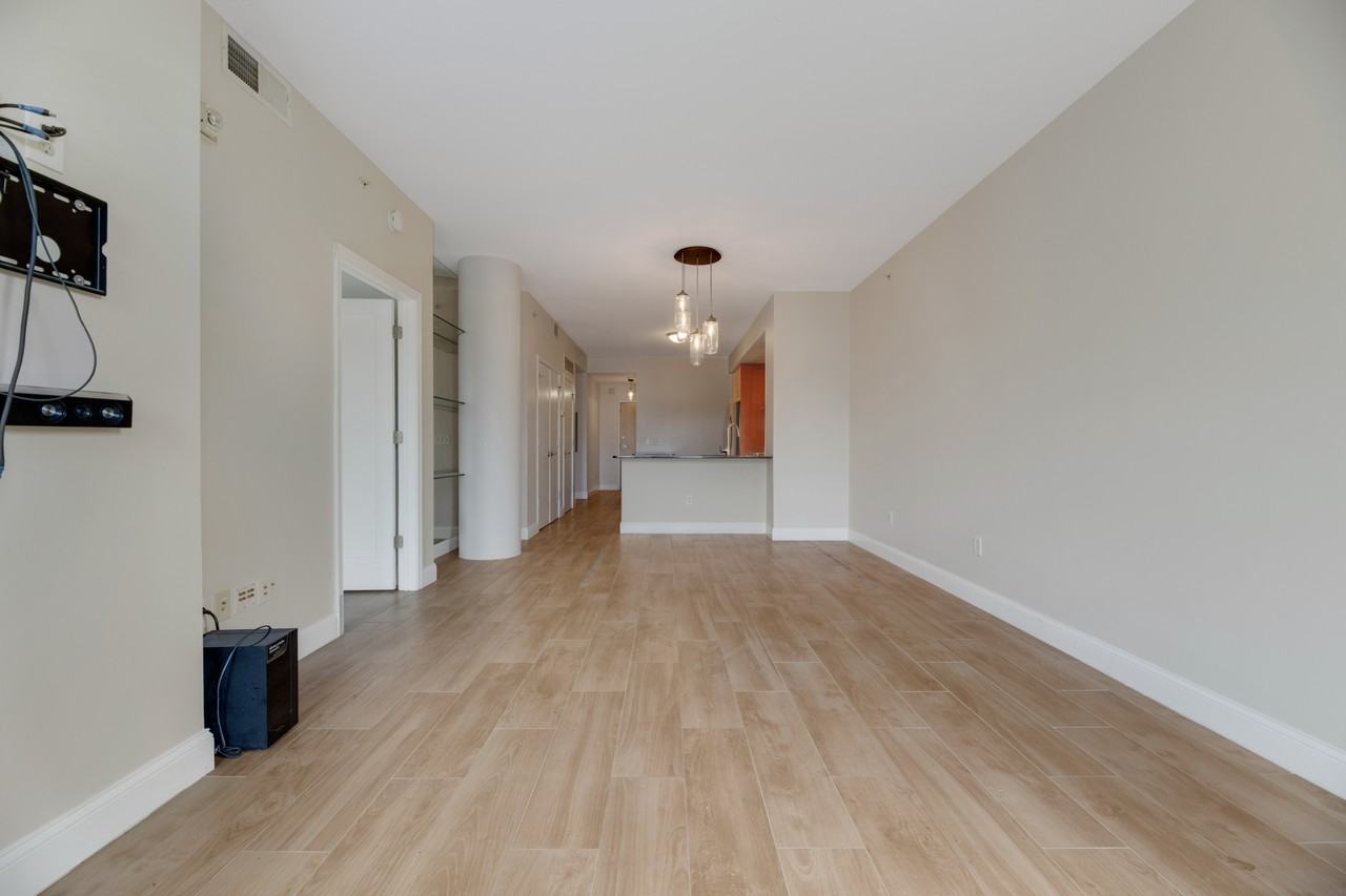 910 M St Nw #312 - Photo 3 of 16