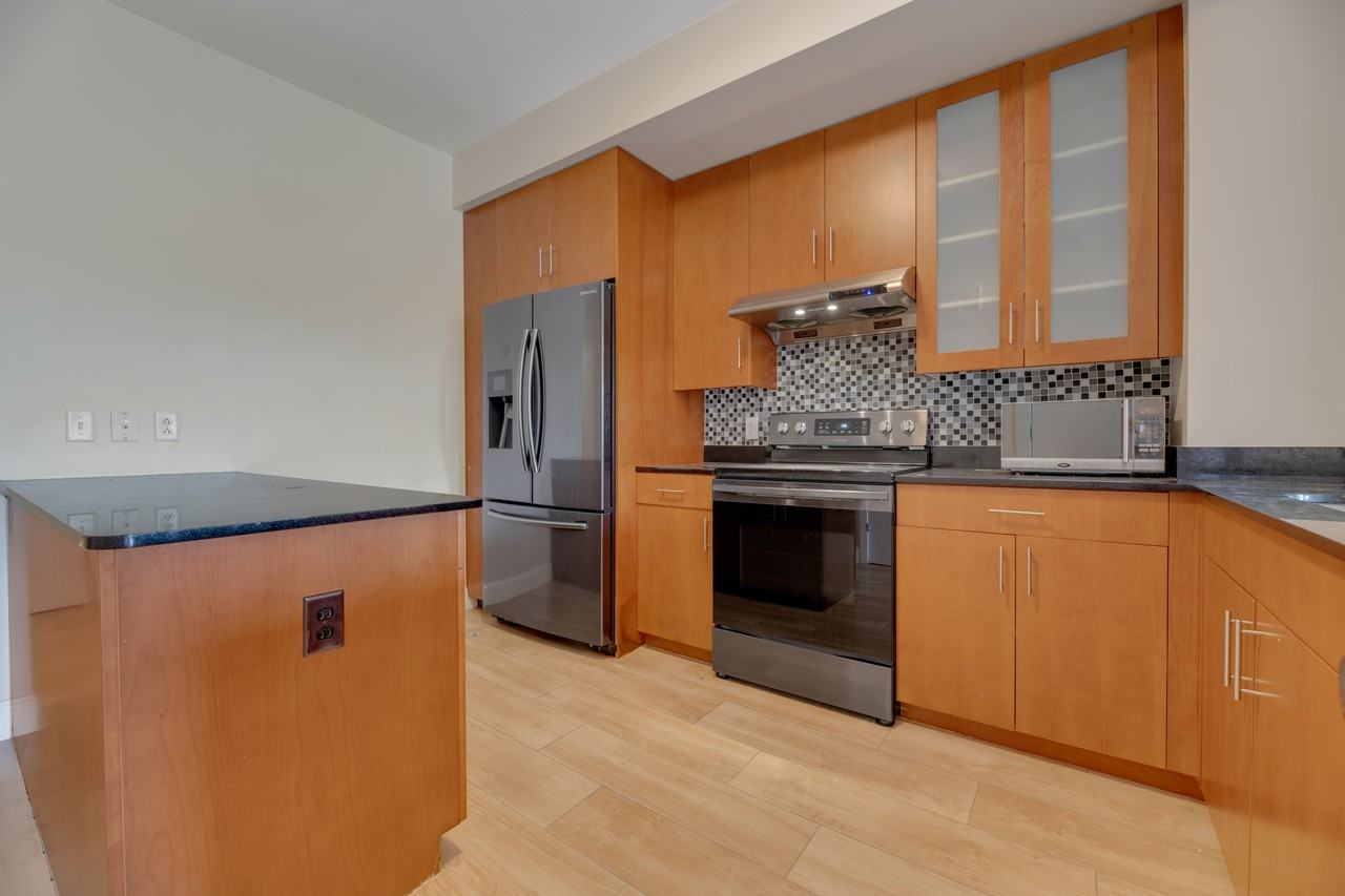 910 M St Nw #312 - Photo 7 of 16