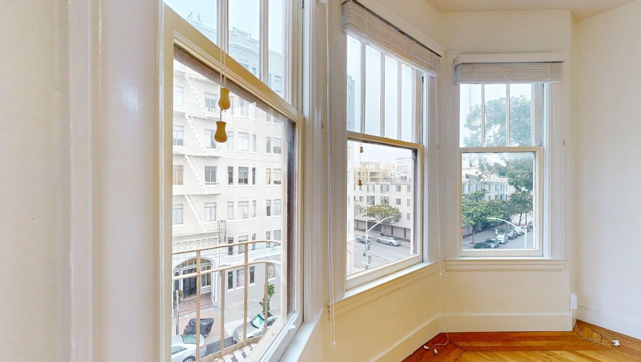 1705 Octavia St #304 - Photo 4 of 10