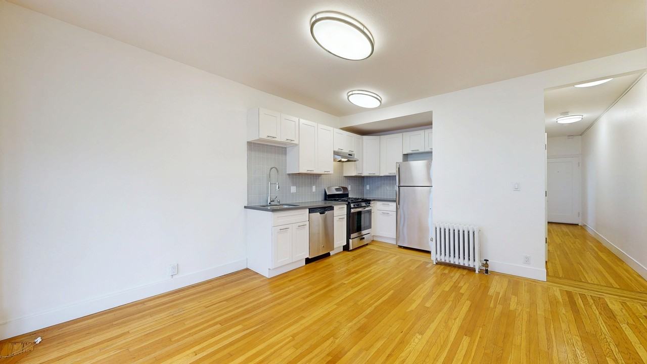 1705 Octavia St #304 - Photo 5 of 10