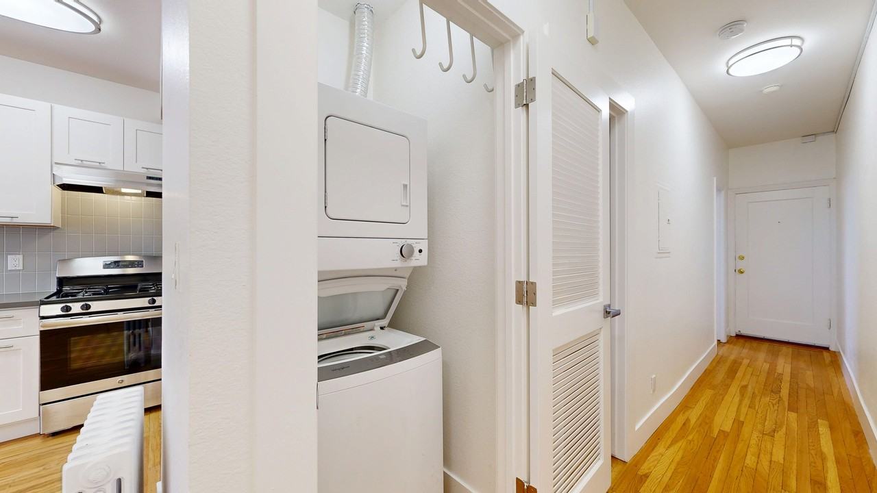 1705 Octavia St #304 - Photo 6 of 10