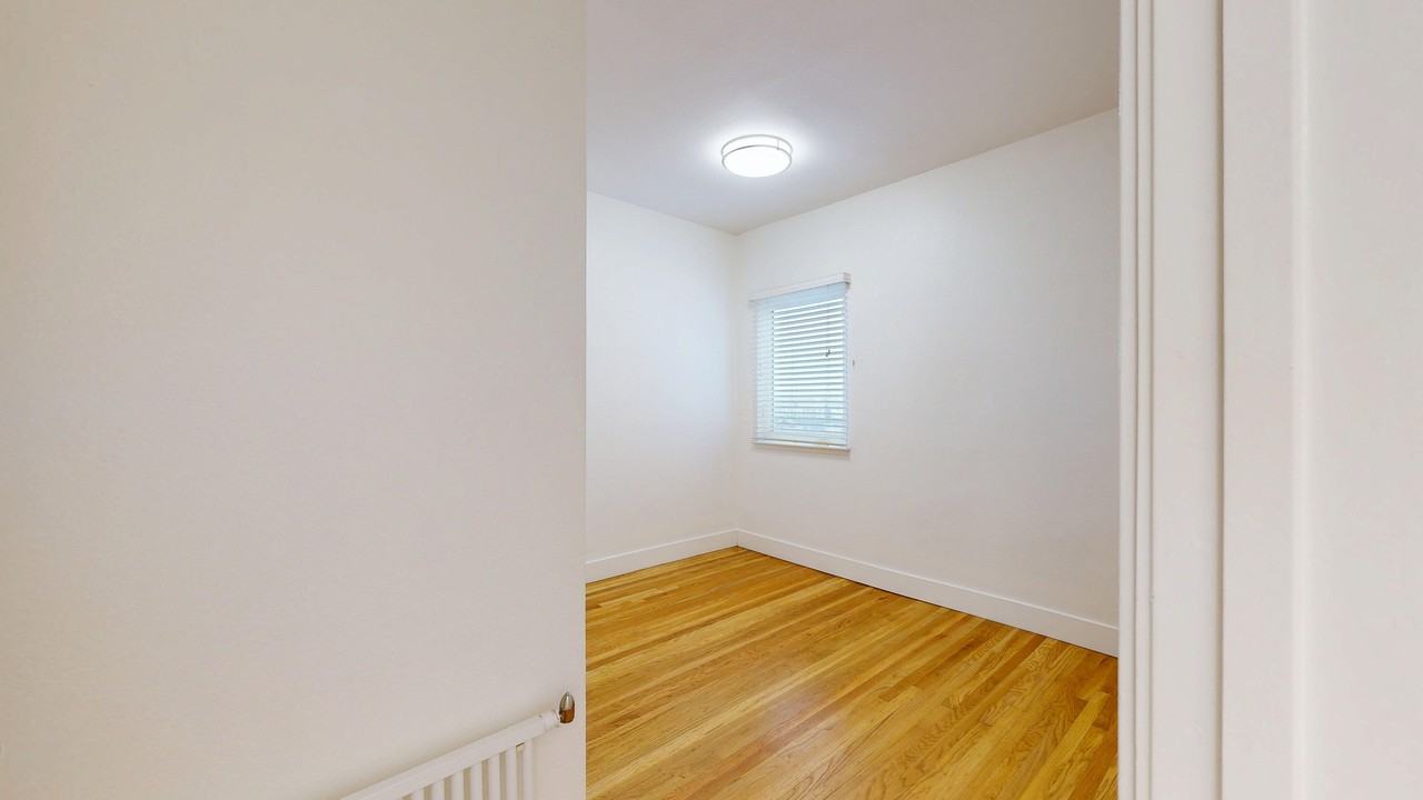 1705 Octavia St #304 - Photo 7 of 10