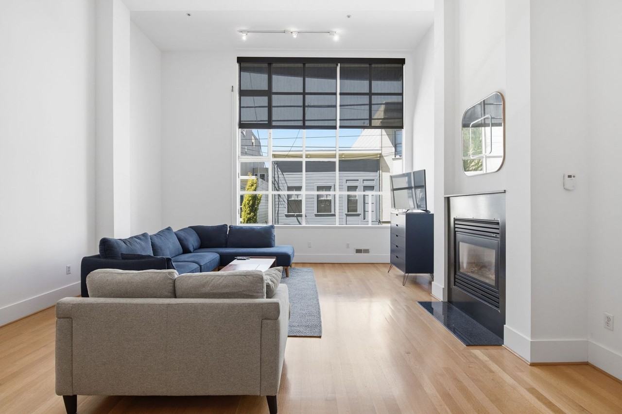 520 6th St #9 - Photo 3 of 26