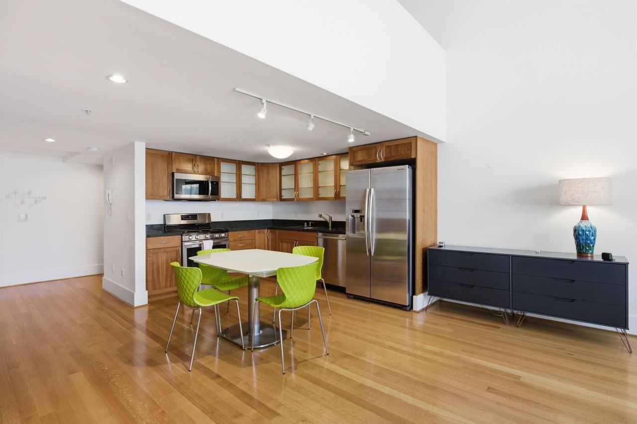520 6th St #9 - Photo 6 of 26