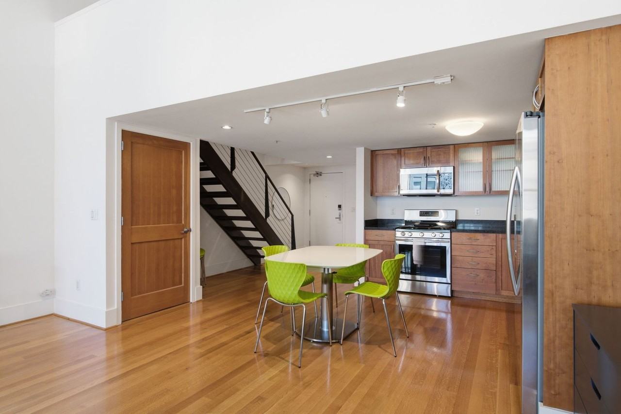 520 6th St #9 - Photo 7 of 26