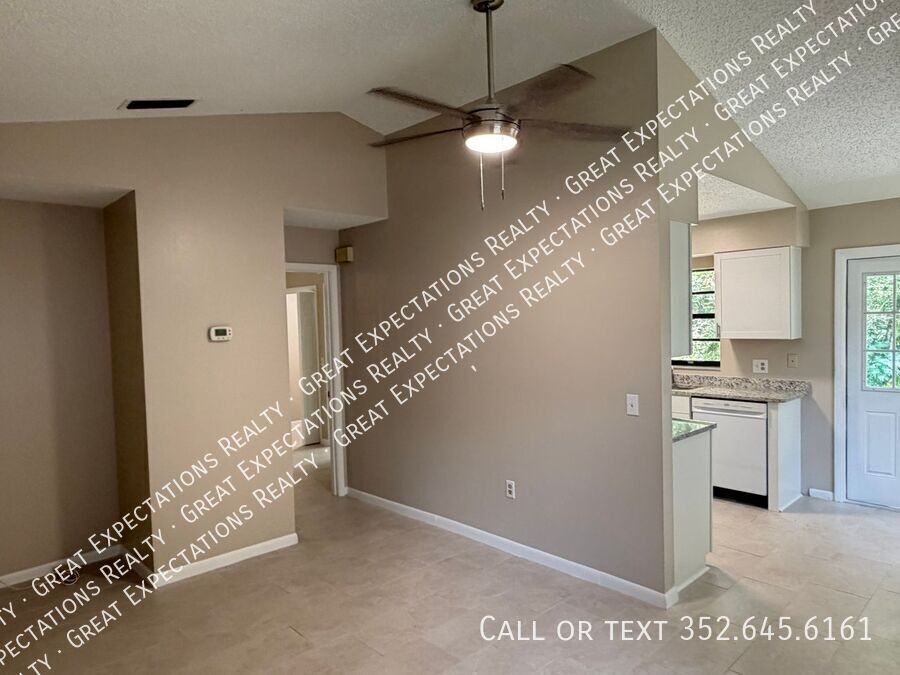 3381 Ne 56th Ave - Photo 4 of 12