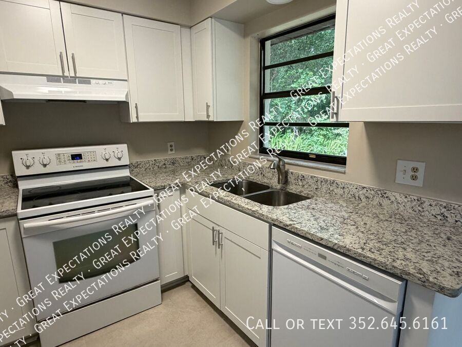 3381 Ne 56th Ave - Photo 5 of 12
