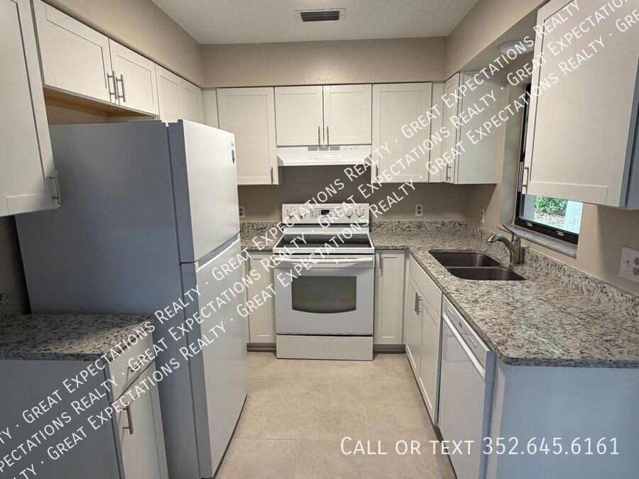 3381 Ne 56th Ave - Photo 7 of 12
