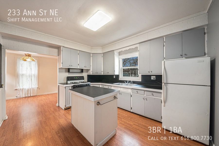 233 Ann St Ne - Photo 4 of 34