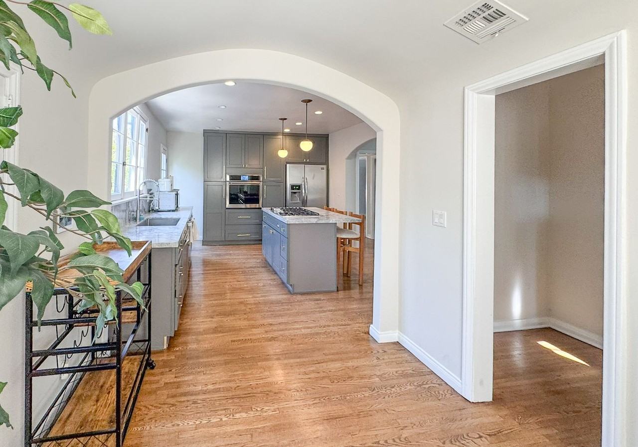 345 Westbourne Dr - Photo 4 of 34