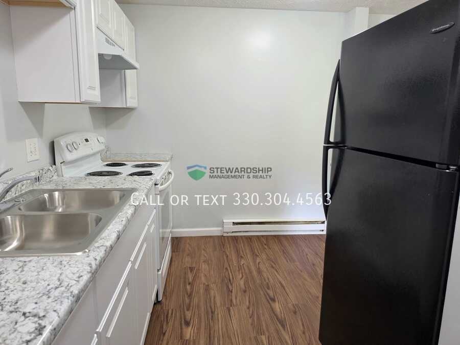 1111 N Elm St #R