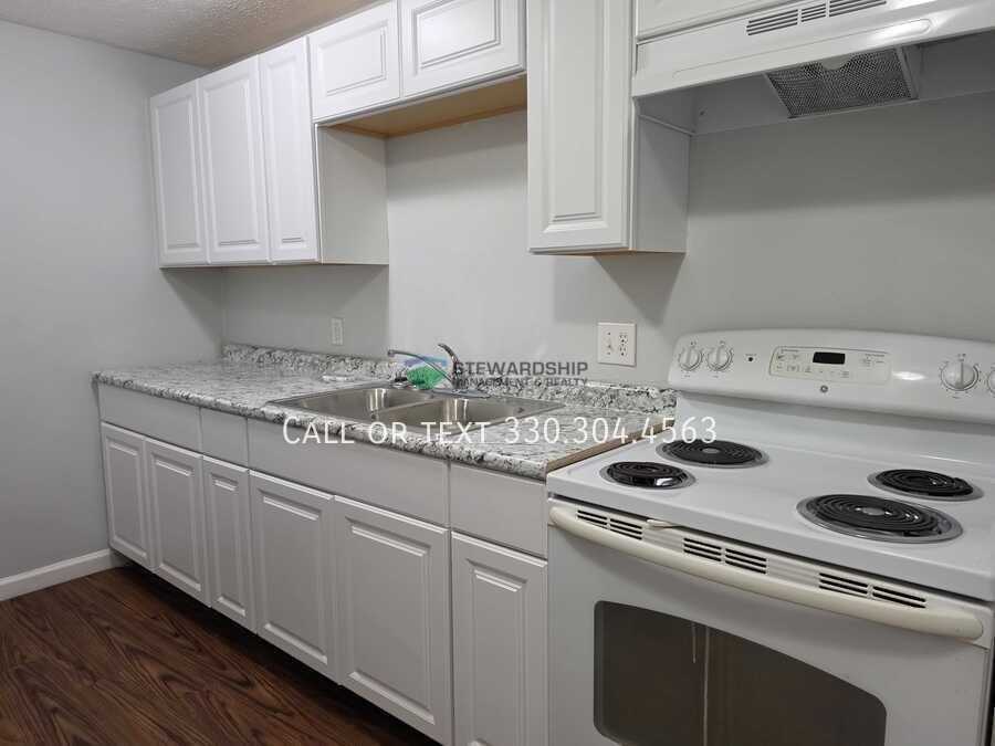 1111 N Elm St #R - Photo 3 of 21