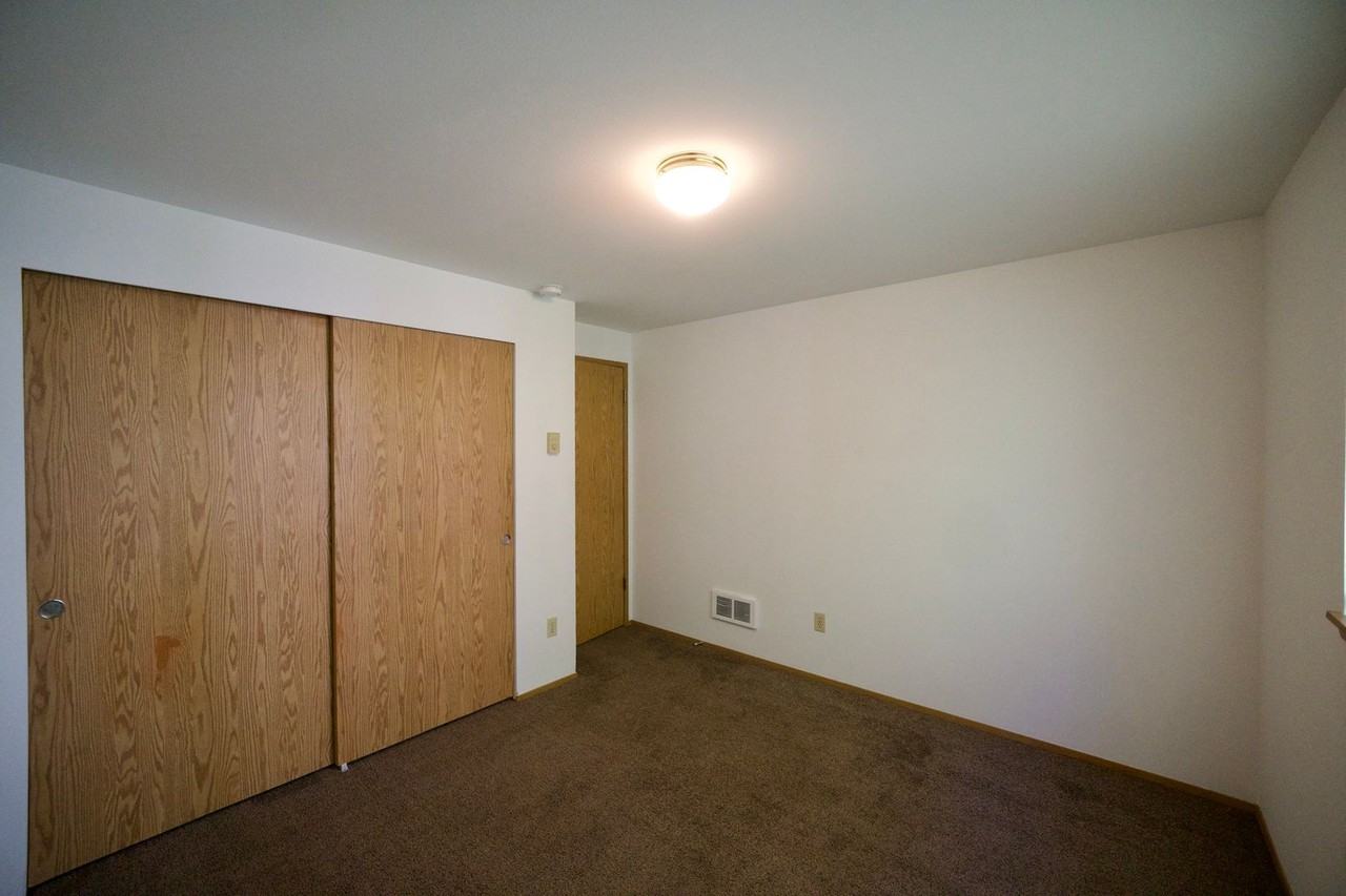 9503 15th St Se #B - Photo 6 of 13