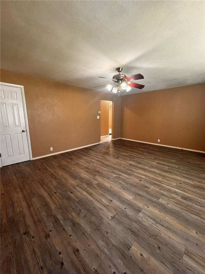 3009 W Olive St - Photo 3 of 20