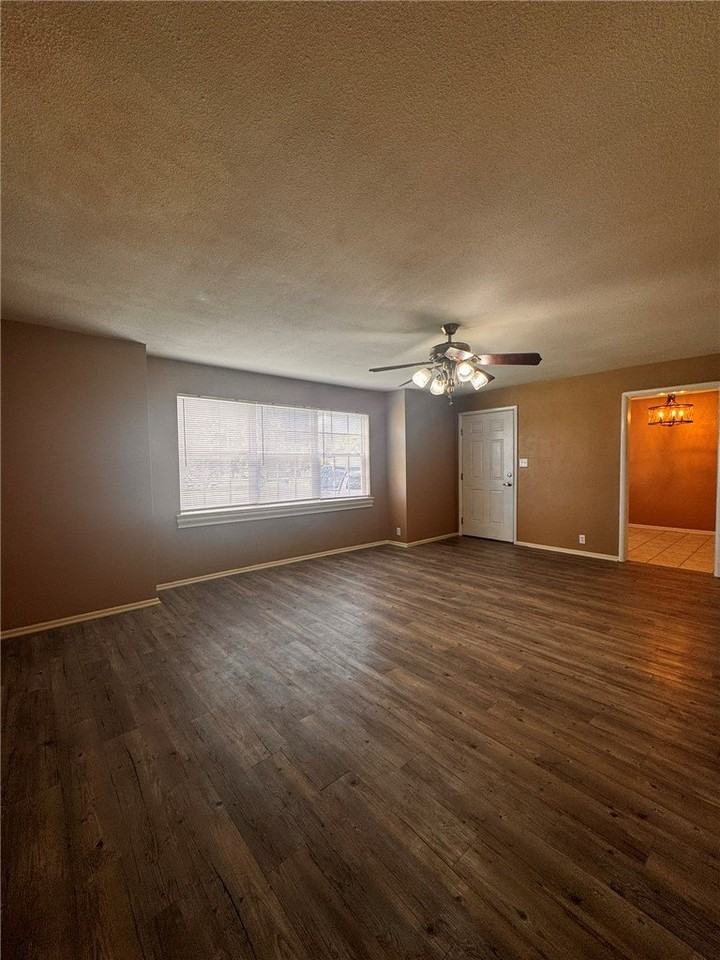3009 W Olive St - Photo 4 of 20