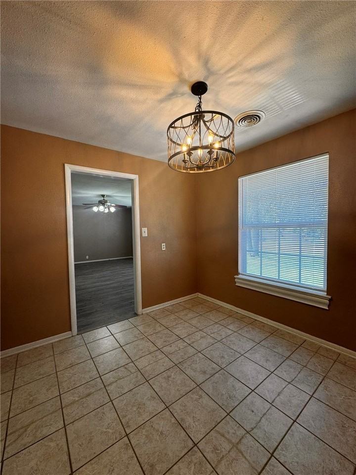 3009 W Olive St - Photo 6 of 20