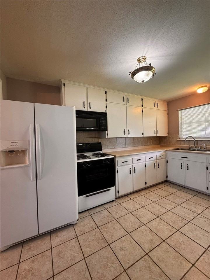 3009 W Olive St - Photo 7 of 20
