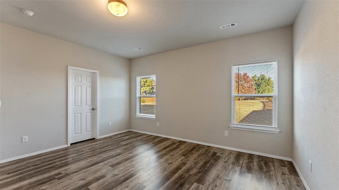 612 Woodcreek Loop - Photo 7 of 17