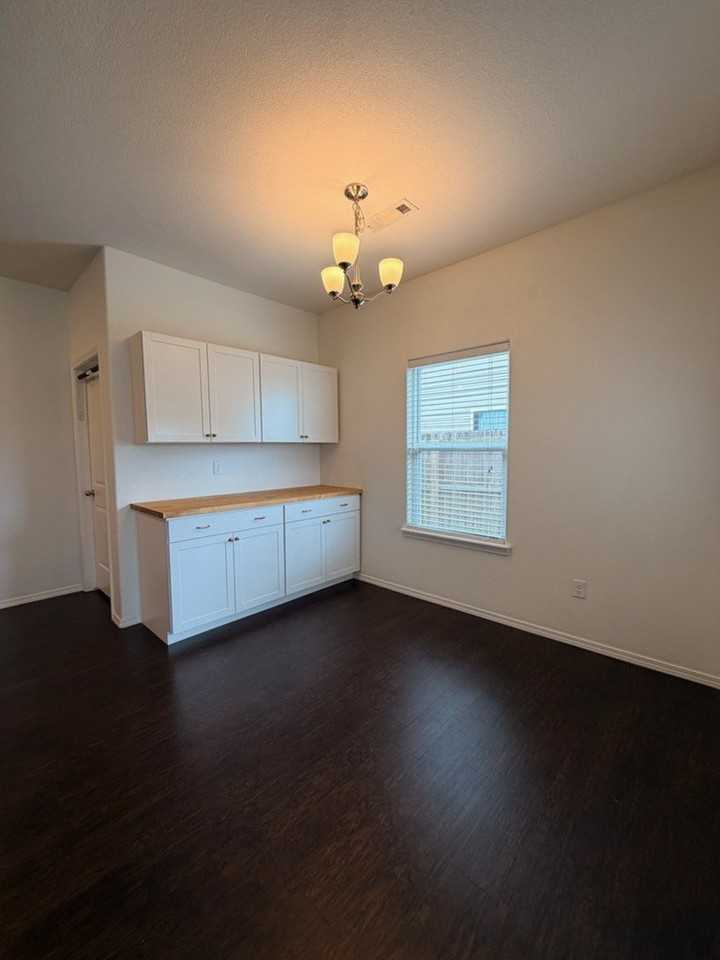 691 Morningside Dr - Photo 3 of 21