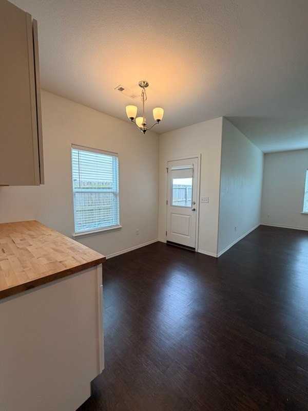 691 Morningside Dr - Photo 4 of 21