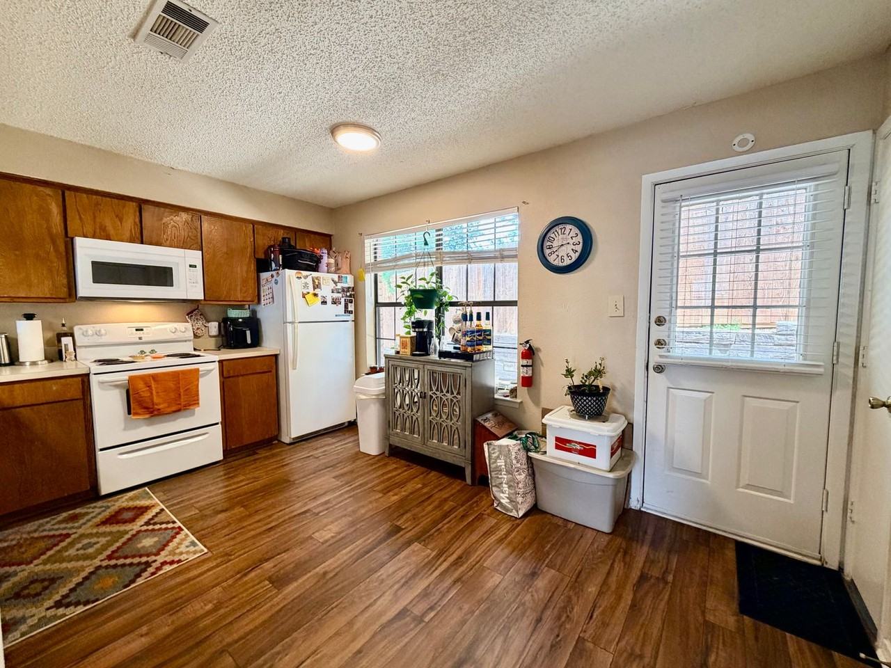 1251 Dallas Dr - Photo 2 of 10