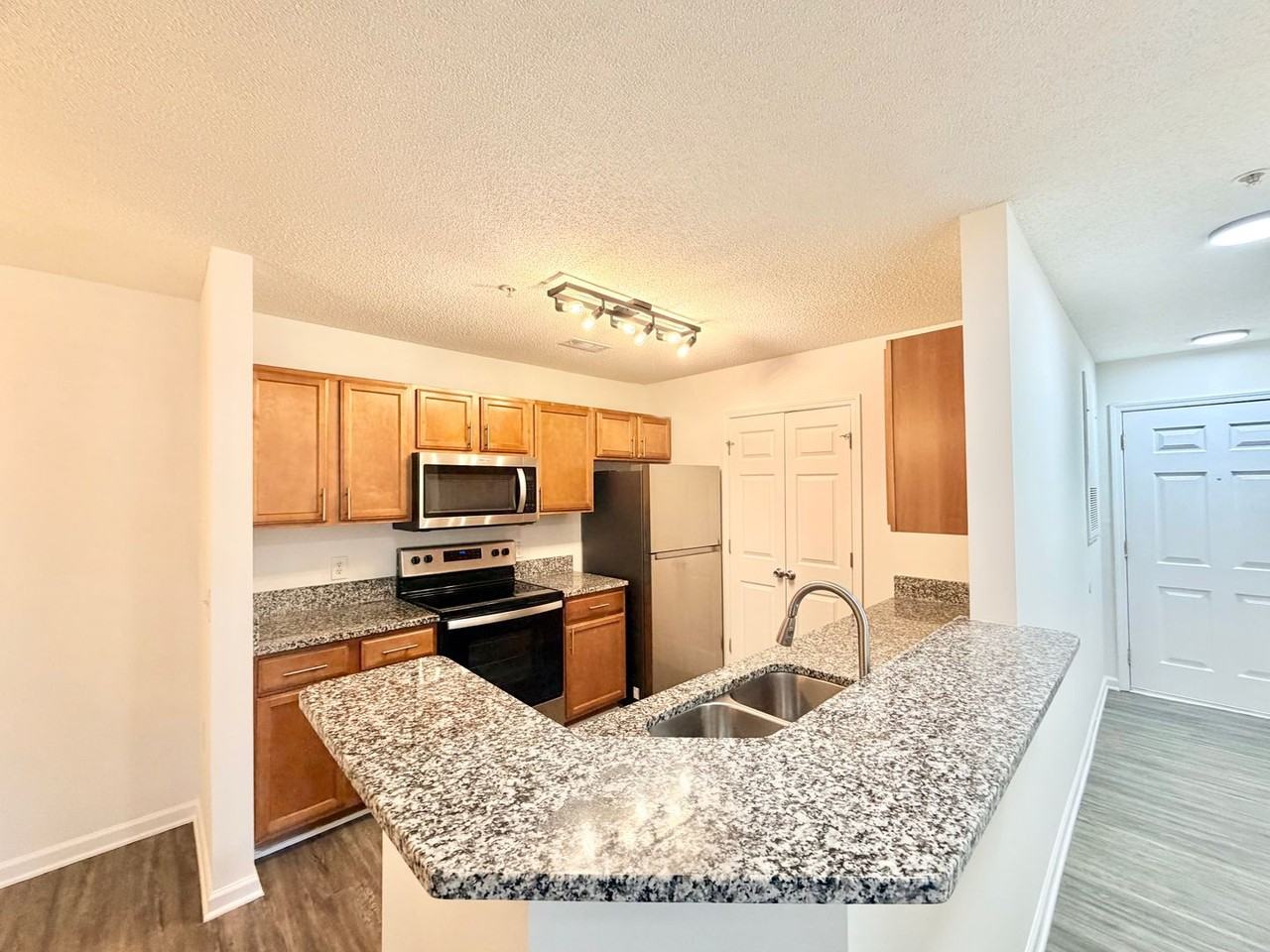 315 Flint Hill Rd - Photo 5 of 19