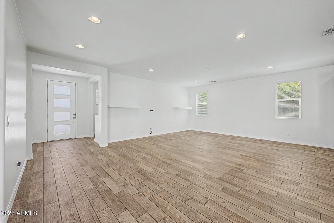 15912 W Sierra St - Photo 5 of 43