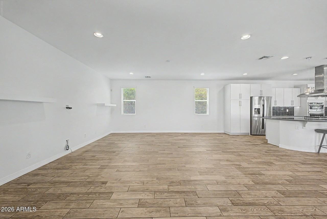 15912 W Sierra St - Photo 6 of 43