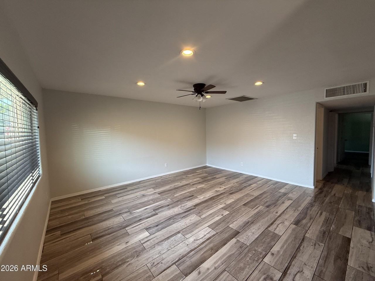 11622 N 20th Ave - Photo 4 of 37