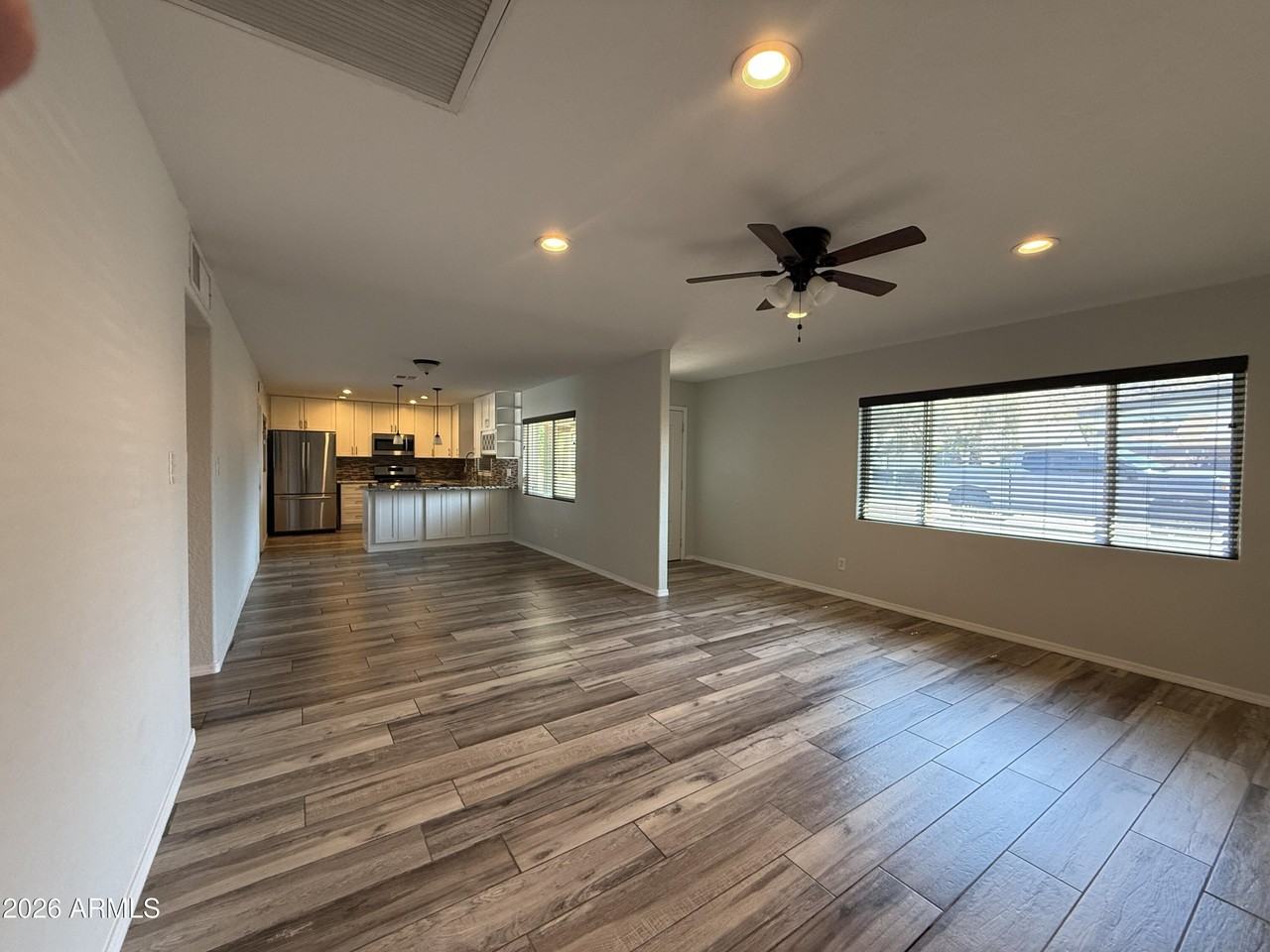 11622 N 20th Ave - Photo 6 of 37