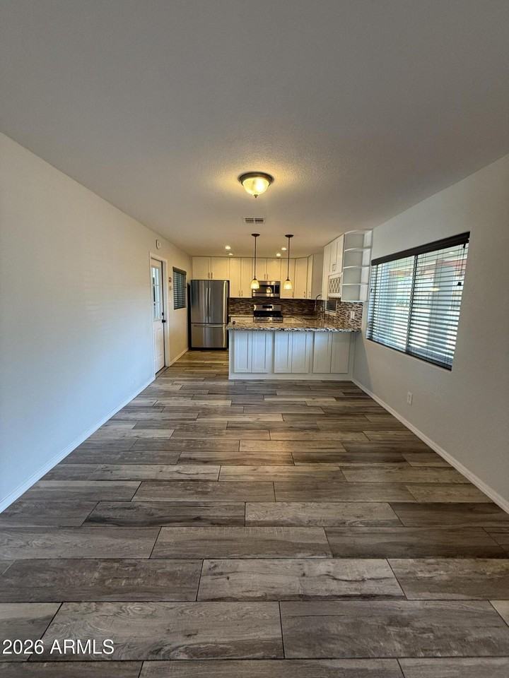 11622 N 20th Ave - Photo 7 of 37