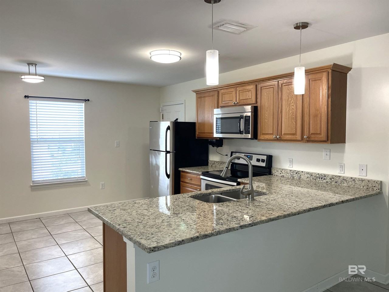 15142 Marem Dr - Photo 3 of 37