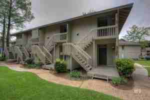 featured image of 1046 Seacliff Dr N