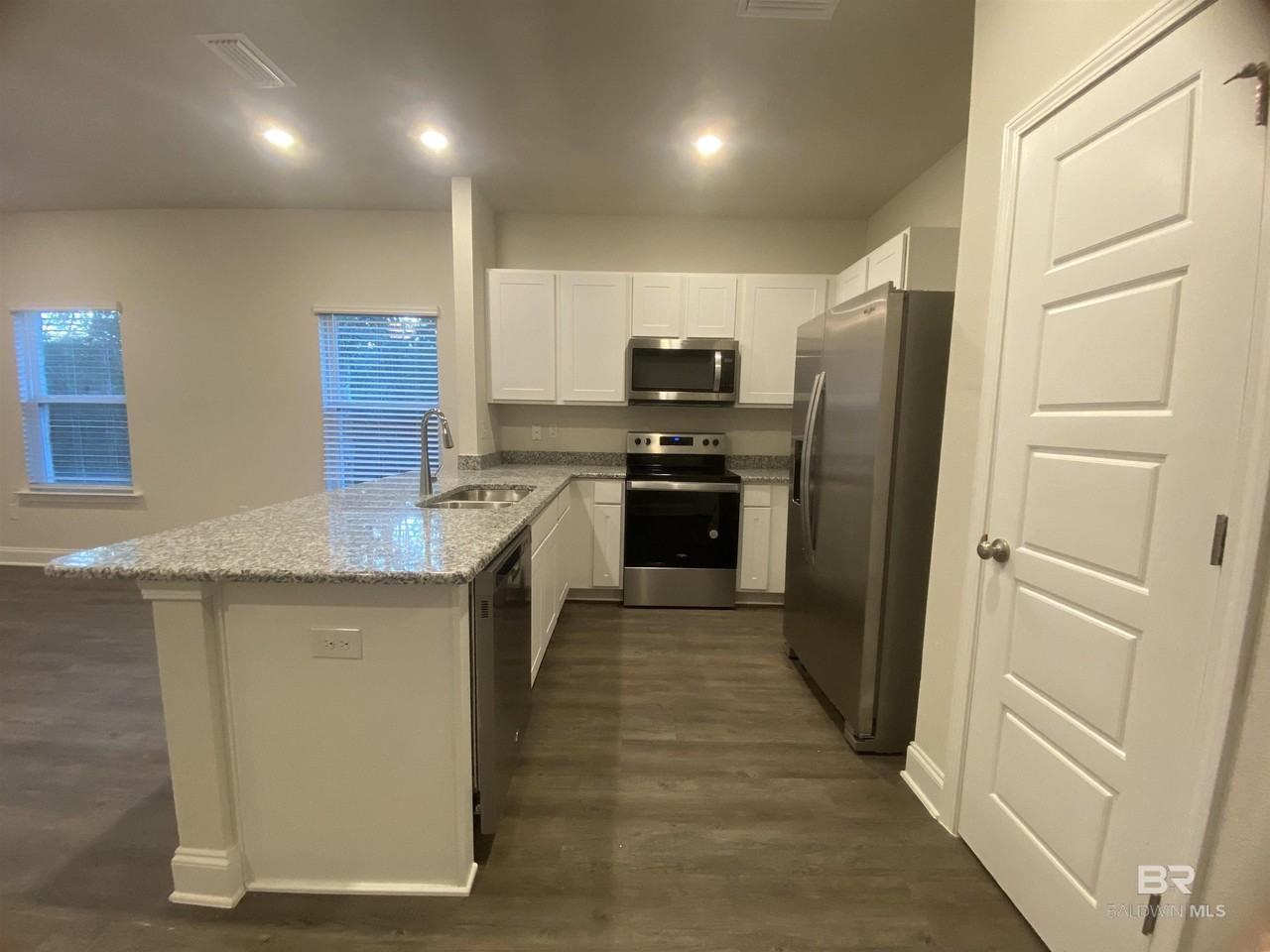 6677 Spaniel Dr - Photo 4 of 14