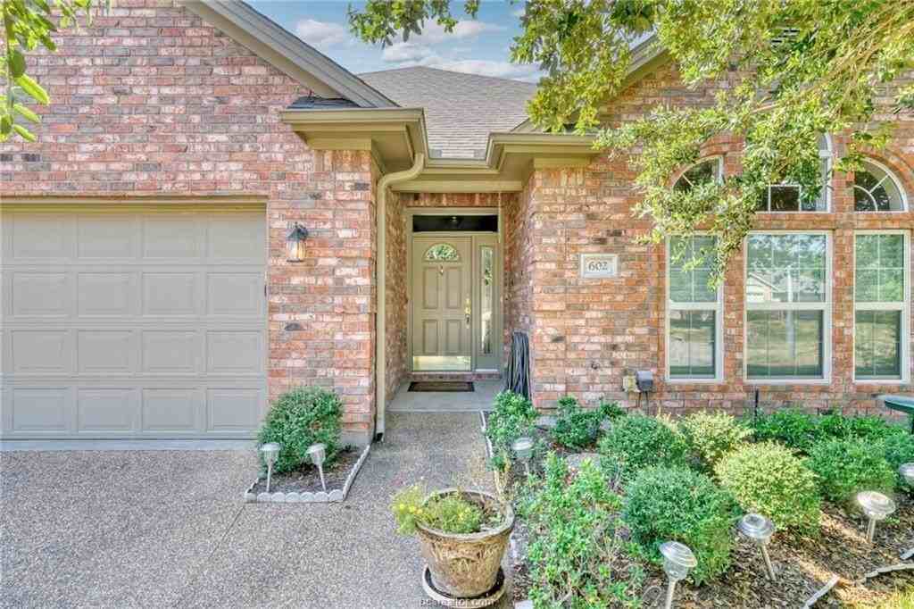 602 Clovis Ct - Photo 4 of 35