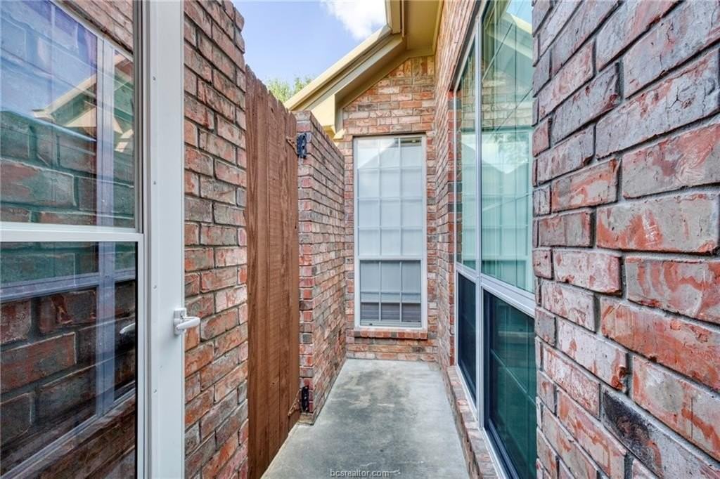 602 Clovis Ct - Photo 5 of 35