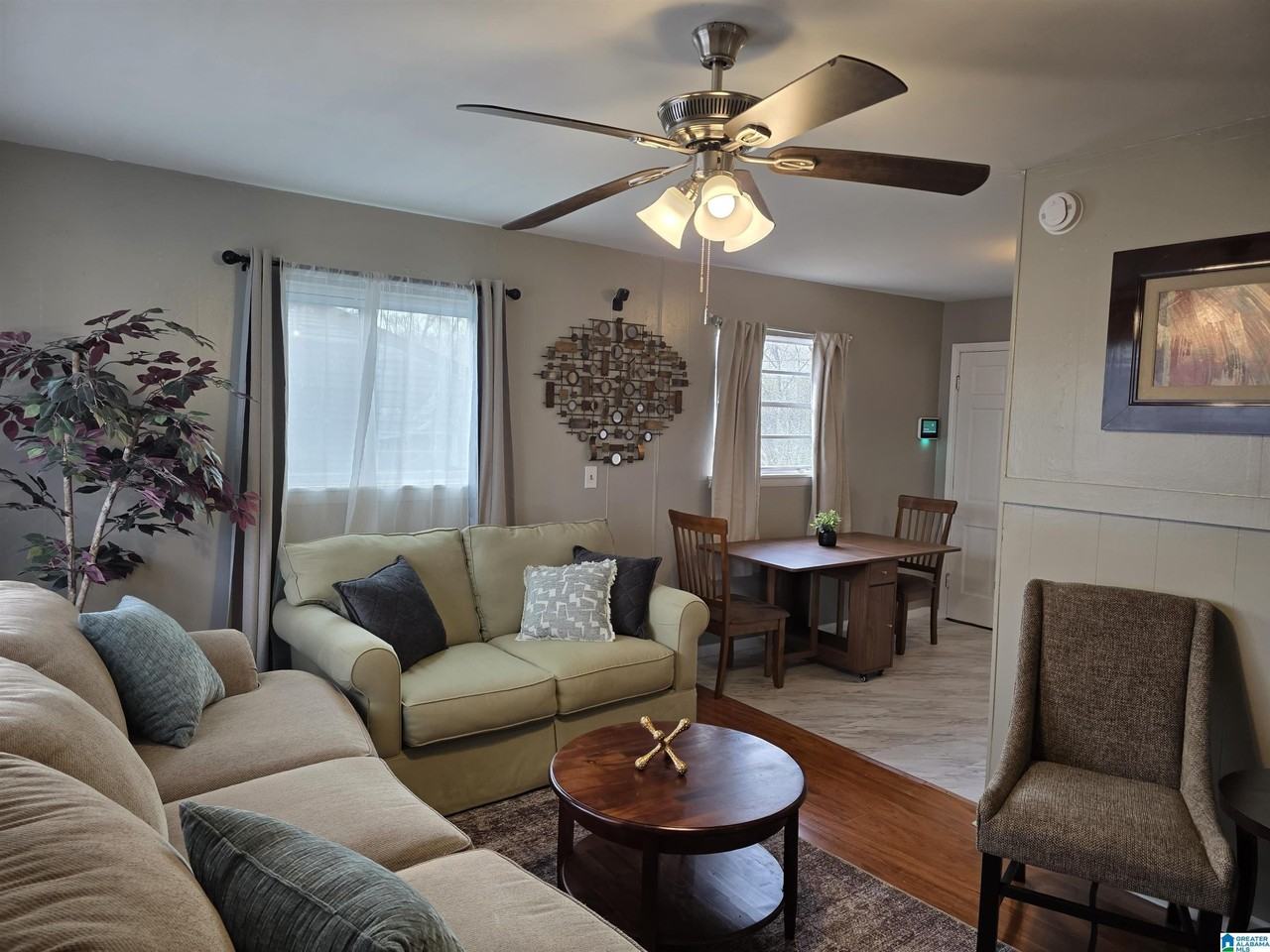128 Thomas Cir - Photo 2 of 9