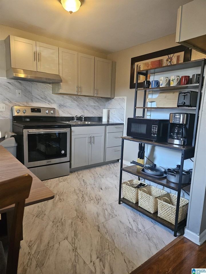 128 Thomas Cir - Photo 3 of 9